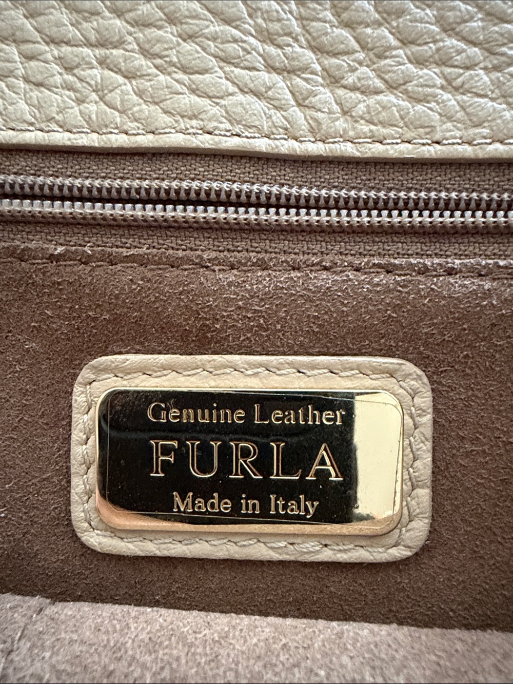 Furla Bicolor Pebbled Leather Shoulder Bag in Red, & Cream Preowned from Japan - Picture 4 of 9